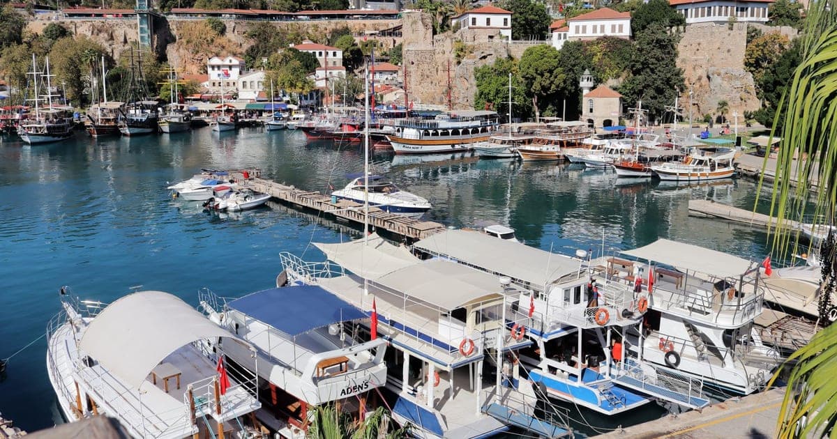Antalya'da Nerede Kalınır? Bölge Bölge Rehber