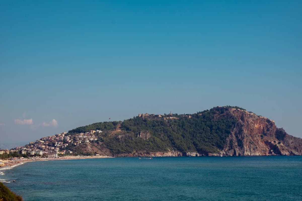 Alanya'da Gezilecek Yerler: Plajlar, Kale ve Aktiviteler