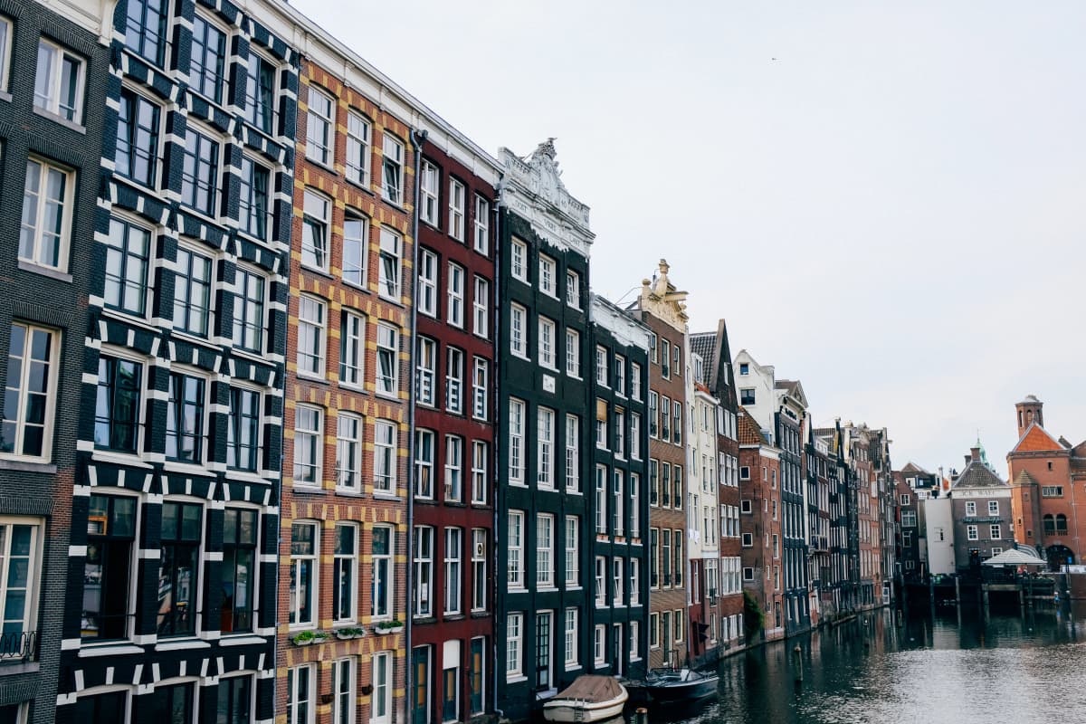 Amsterdam Gezi Rehberi: Kanallar, Müzeler ve Pratik İpuçları